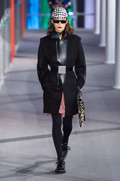 Look 11
